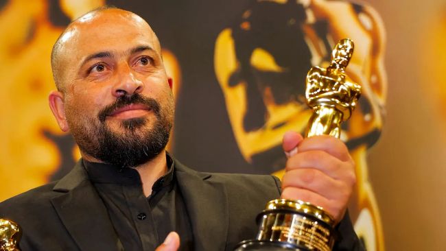 Oscarsbelönad palestinsk regissör frisläppt från israeliskt häkte efter övergrepp
