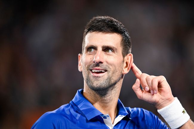 Australisk reporter ber om ursäkt till Novak Djokovic efter "hån mot serbiska fans" i direktsänd tv