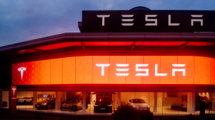 Musk påstår felaktigt att Tesla FSD är tio gånger säkrare än vanlig mänsklig körning