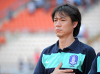 Den tidigare sydkoreanska fotbollstr&auml;naren Hong Myung-bo flyr landet f&ouml;r sin egen s&auml;kerhet efter VM-fiaskot