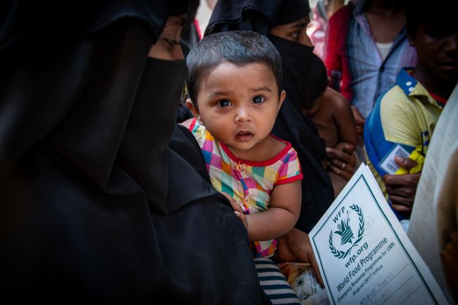 Rohingyaflyktingar i Bangladesh står inför en hotande kris när bristen på bistånd hotar överlevnaden