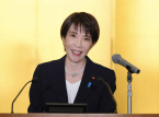 Japans premi&auml;rminister uppmanar folk att s&ouml;ka h&ouml;gre mark efter jordb&auml;vningen utanf&ouml;r landets kust