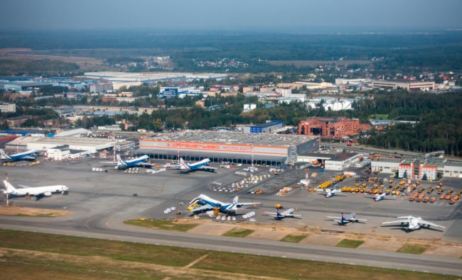 Ukrainas drönarattacker stör rysk flygtrafik, vilket leder till tillfälliga flygförbud