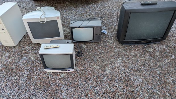 Jag har köpt 4 CRTs och en dator för 500kr